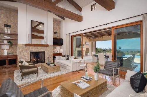 8411 Run Of The Knolls Ct, San Diego CA  92127 exterior