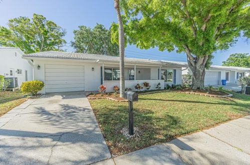 3832 90th Ter, Pinellas Park FL  33782-5942 exterior