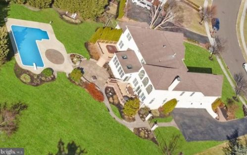 175 Edwards Dr, Southampton PA 18966-1174 exterior