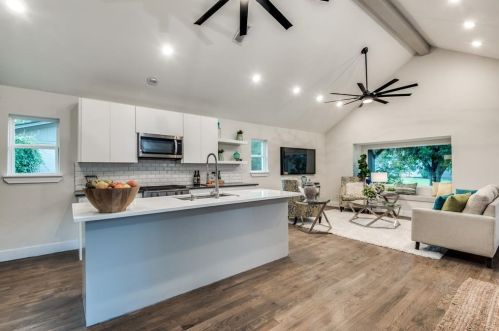 315 Oakcrest Dr, Richardson TX  75080-2520 exterior