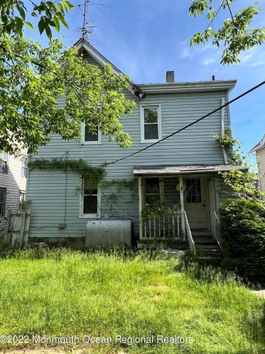 64 Mechanic St, East Freehold, NJ 07728-2236
