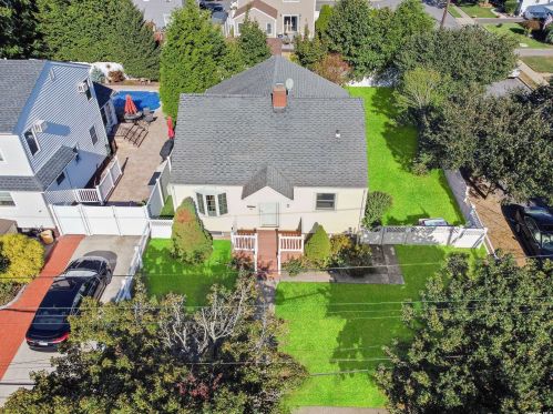 47 Lexington Ave, Bethpage, NY 11714-3107