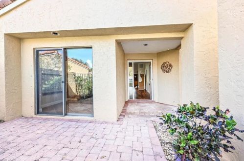 869 Reef Point Cir, Naples, FL 34108-8769