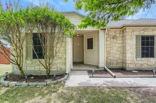102 Osage Ct, Georgetown TX  78626-4737 exterior