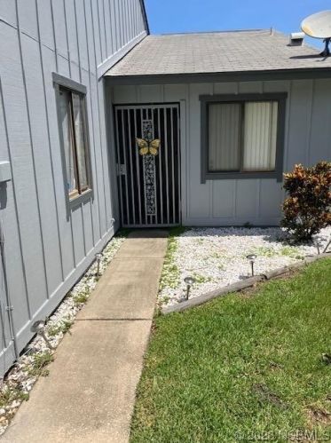 144 Cedarwood Village Cir, Daytona Beach, FL 32119-1472