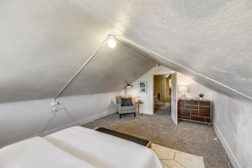 5044 Fairfax Ave, Oakland CA 94601-5811 exterior