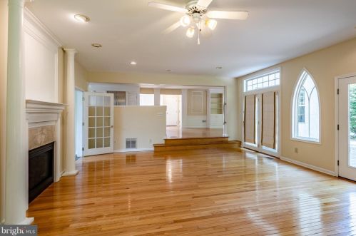 1042 Charter Oaks Dr, Lansdale PA exterior