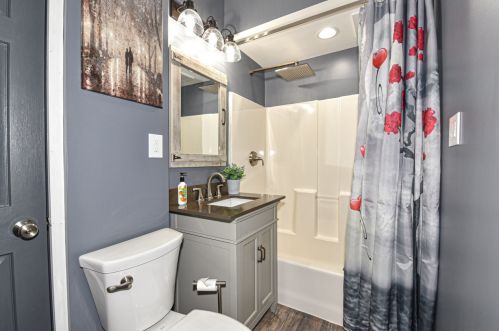 922 75th St, Milwaukee WI 53214-3016 exterior