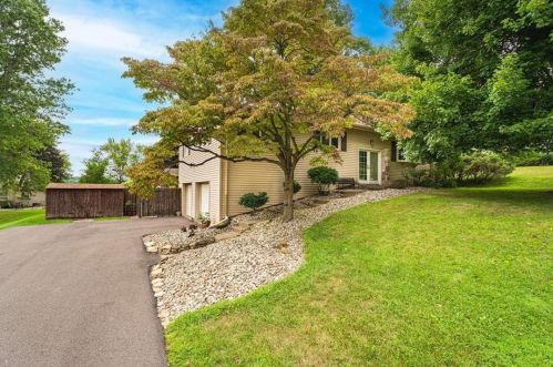 12 Fairview Dr, Hermitage, PA 16159-3708