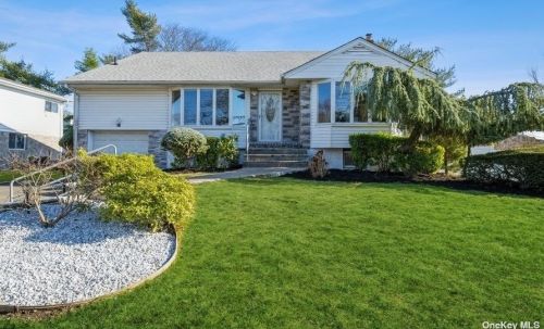 12 Clinton Ln, Muttontown, NY 11753-1931