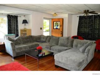 94 Fair St, Kent Lakes, NY 10512-1305