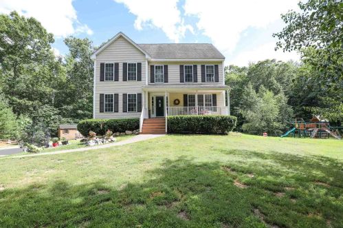 106 Red Brook Rd, Fremont, NH 03044-3525