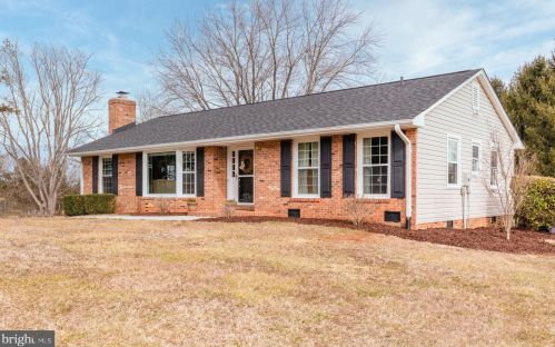 14101 Aden Rd, Nokesville, VA 20181-2923