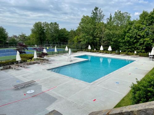 49 Eton Ct, Bedminster, NJ 07921-1605
