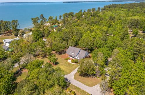 128 Porcher Dr, Bonneau SC  29431-8694 exterior
