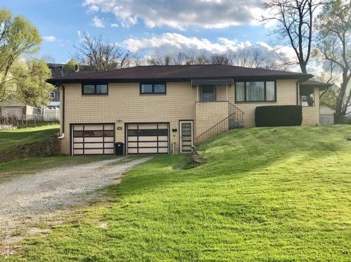 311 Agnew Rd, Jeannette PA  15644-2519 exterior