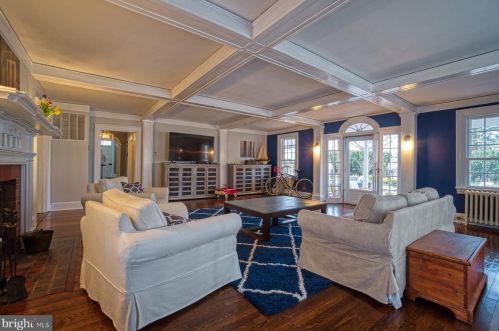 102 Cornwall St, Leesburg VA 20176-2804 exterior