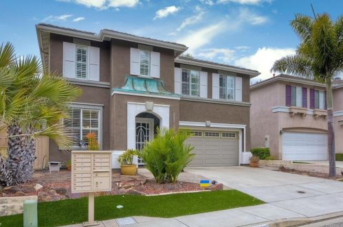 1979 Oxford Ct, Vista, CA 92081-8784