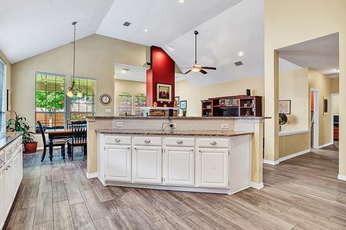 2836 Lincolnshire Dr, Richardson TX  75082-4934 exterior