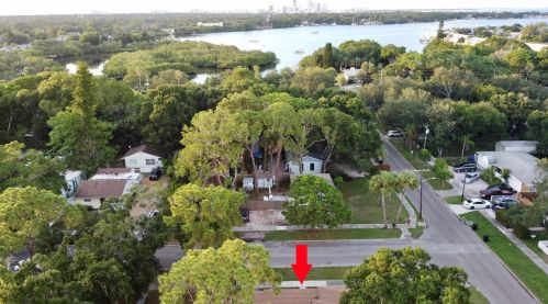 4001 4th St, Saint Petersburg, FL 33703-5724