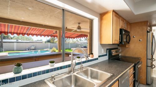 6001 Friess Dr, Scottsdale AZ  85254-3117 exterior