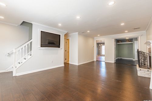 143 Sherbrooke Rd, North Lindenhurst NY  11757-1646 exterior