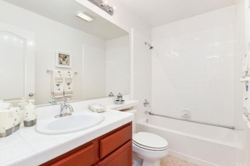 2056 242nd St, Lomita CA  90717-1116 exterior
