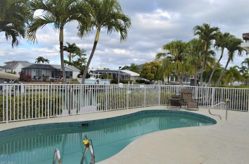 830 Perrine Ct, Marco Island, FL 34145-6813