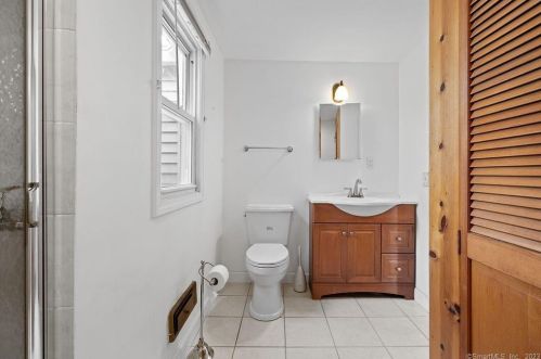 4 Pleasant Rise Cir, Brookfield Center CT  06804-2109 exterior