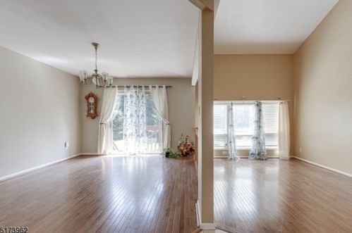 61 Woodland Dr, West Paterson NJ  07424-3707 exterior