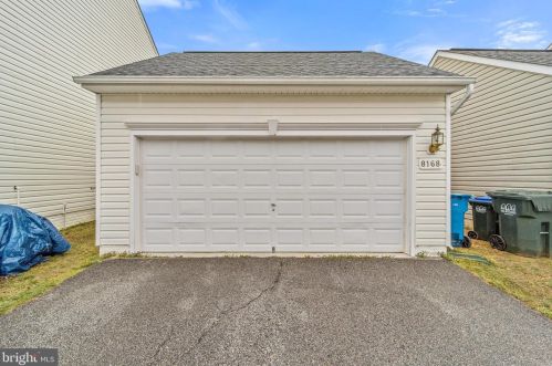 8168 Gilroy Dr, Lorton VA 22079-2936 exterior