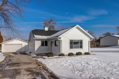 3308 Coldspring Rd, Milwaukee, WI 53221-1841