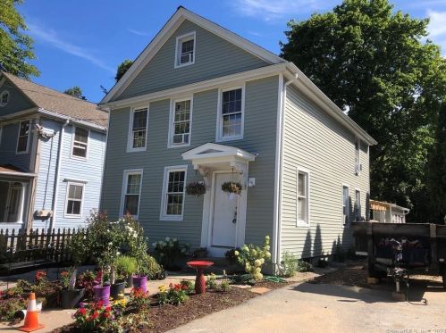 207 Main St, Colchester CT  06415-1405 exterior