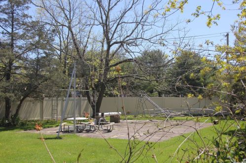 493 Middle Rd, Bay Port NY  11705-1907 exterior