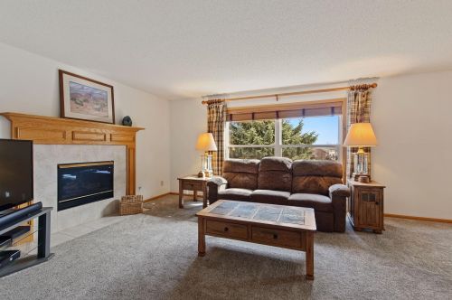 8031 Greenbriar Ln, Saint Paul, MN 55125-8472