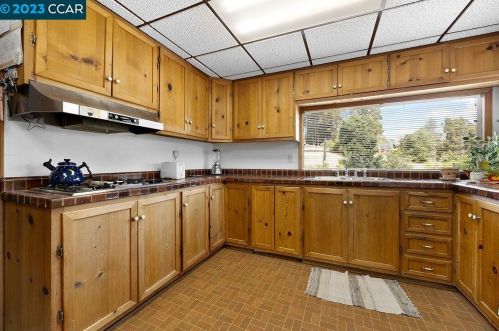 2000 Thompson Ln, Richmond, CA 94803-1444