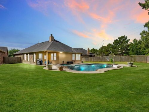 8503 Crescent Valley Ln, Humble, TX 77346-3733
