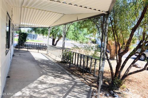 526 Charleston Ave, Phoenix AZ  85022-1531 exterior