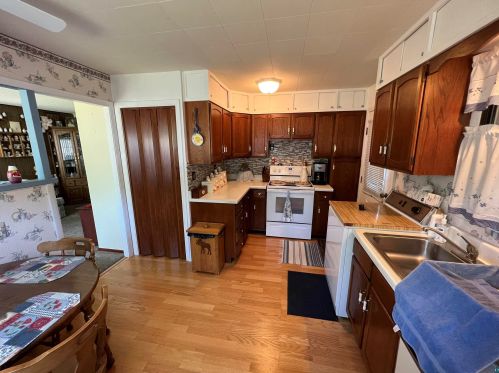 57 Burk Dr, Silver Bay, MN 55614-1328