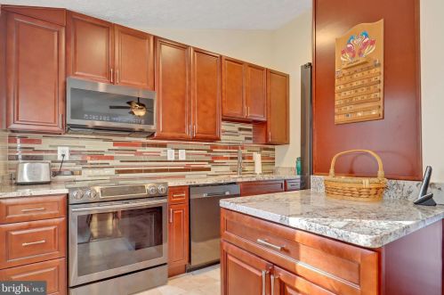 16131 Olmstead Ln, Woodbridge, VA 22191-4425