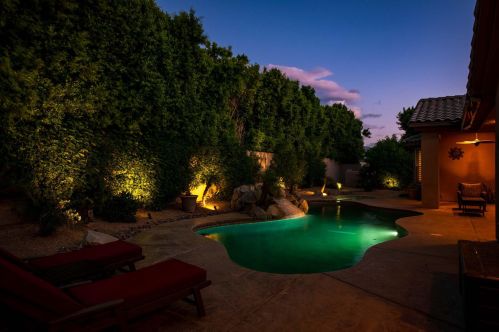 8 King Edward Ct, Rancho Mirage CA  92270-1621 exterior