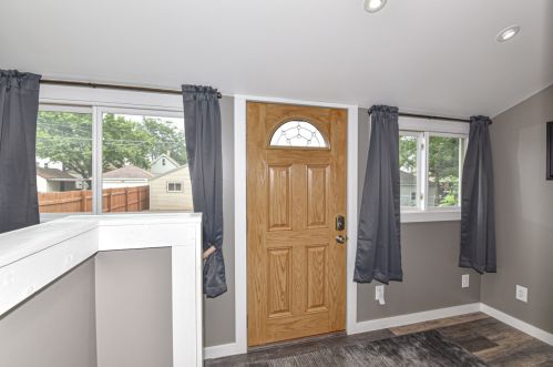 922 75th St, Milwaukee WI 53214-3016 exterior