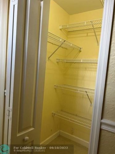 16800 36 Ct, Hollywood FL exterior