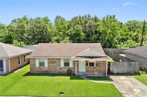 369 Pat Dr, Westwego, LA 70094-2842