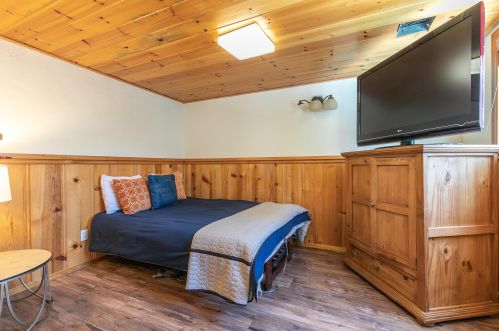 10146 Olympic Blvd, Truckee CA  96161-1701 exterior