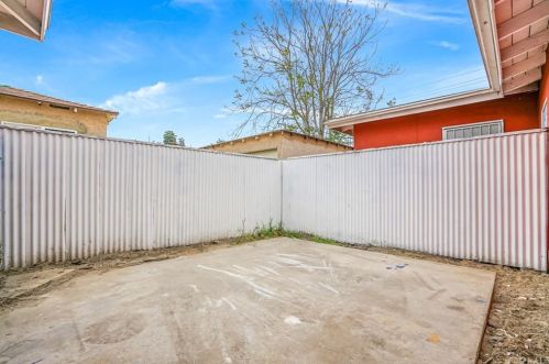 1140 71st Way, Long Beach CA  90805-1032 exterior