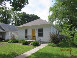 1517 Houston St, Manhattan KS  66502-4128 exterior