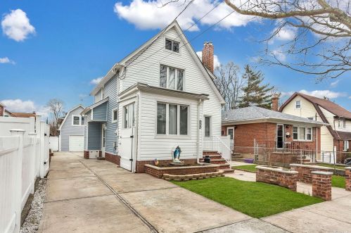 86-15 262nd St, Floral Park NY  11004-1344 exterior