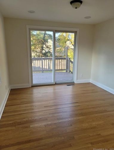 11 Senga Rd, Norwalk CT  06854-2520 exterior