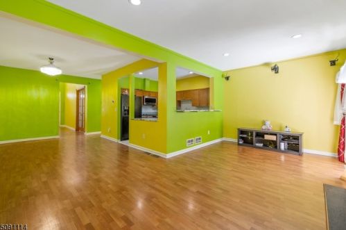 22 Autumn Ridge Rd, Greystone Park NJ  07950-1194 exterior